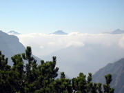 panorama dal Rifugio, spunta il Pizzo Arera