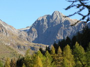 Monte Aga m.2720  si intravede il rifugio Longo